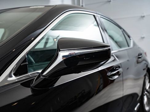 Certified 2020 Lexus ES 300h Ultra Luxury w/ Accessory Package FWD image 17