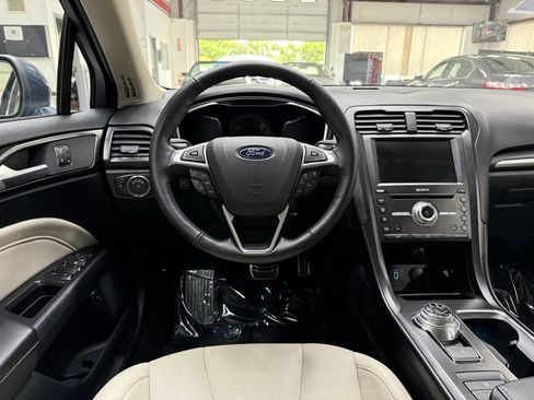 Used 2018 Ford Fusion Titanium FWD image 20