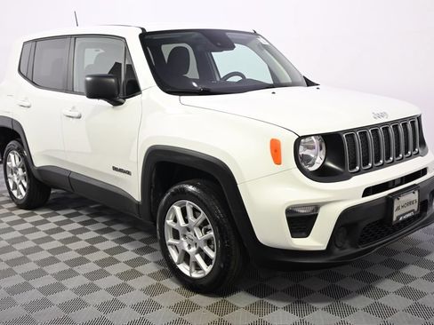 Used 2023 Jeep Renegade Latitude AWD/4WD image 8