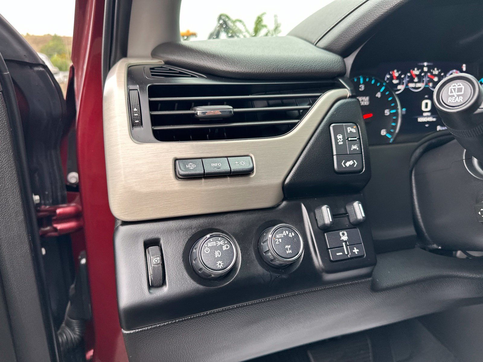 Used 2019 GMC Yukon Denali w/ Open Road Package AWD/4WD image 17