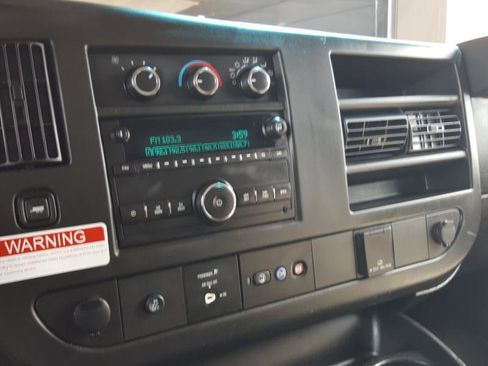 Used 2015 Chevrolet Express 3500 RWD image 15