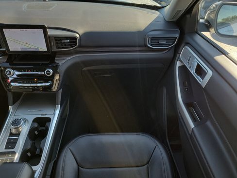 Used 2023 Ford Explorer Limited image 22