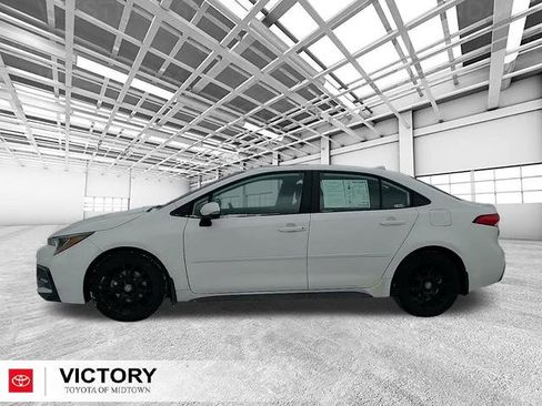 Used 2022 Toyota Corolla SE image 6