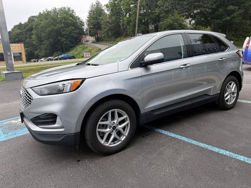 Used 2023 Ford Edge SEL AWD/4WD image 3