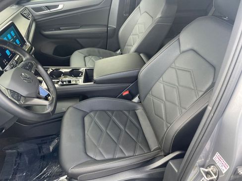 Used 2025 Volkswagen Atlas Cross Sport SE image 32