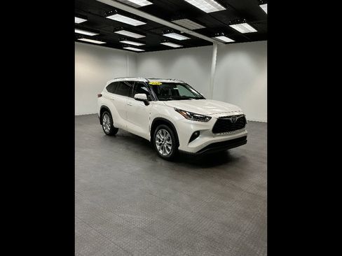 Used 2021 Toyota Highlander Limited image 7
