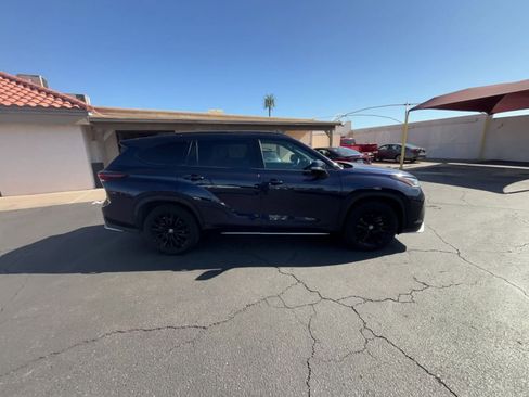 Used 2025 Toyota Highlander XSE image 16