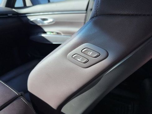 Used 2023 Genesis GV70 2.5T w/ Advanced Package image 29