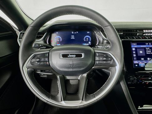 Used 2024 Jeep Grand Cherokee Altitude image 11