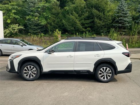 Used 2025 Subaru Outback Premium AWD/4WD image 2