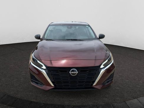 Used 2024 Nissan Altima 2.5 SV FWD image 2