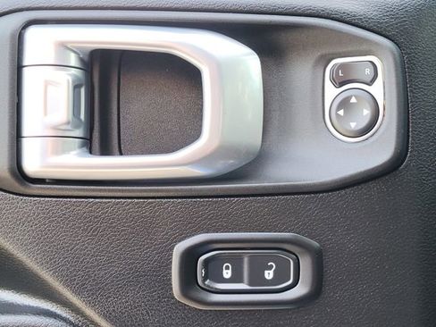 Used 2022 Jeep Gladiator Sport image 8