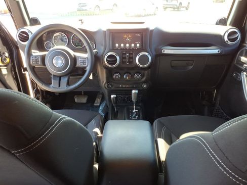 Used 2014 Jeep Wrangler Unlimited Sahara w/ Connectivity Group image 12