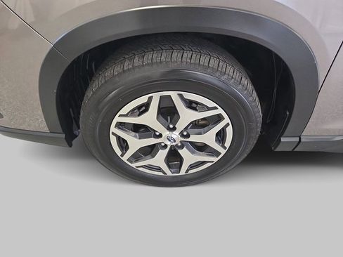 Used 2023 Subaru Forester Premium image 35