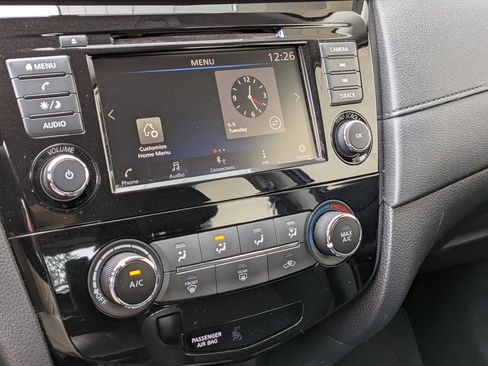 Used 2018 Nissan Rogue S AWD/4WD image 10