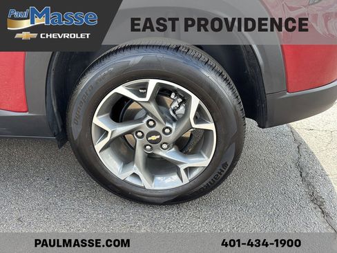 Certified 2025 Chevrolet Trax LT w/ LT Convenience Package FWD image 8