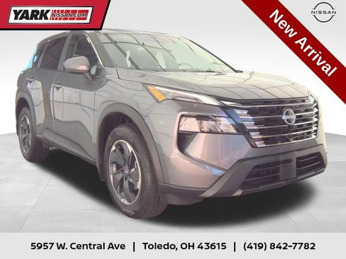 Certified 2025 Nissan Rogue SV image 1