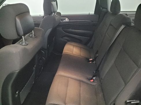 Used 2021 Jeep Grand Cherokee Laredo image 18