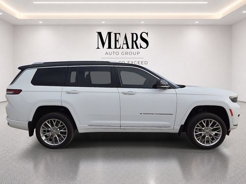 Used 2023 Jeep Grand Cherokee L Summit w/ MOPAR Finishing Package AWD/4WD image 6