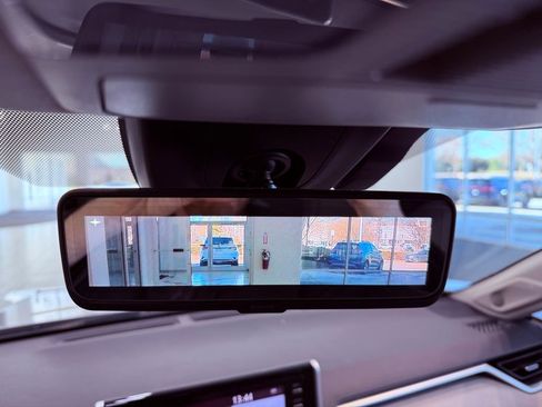 Used 2019 Toyota RAV4 Limited image 28