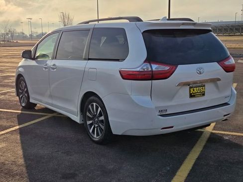 Used 2019 Toyota Sienna Limited Premium image 6