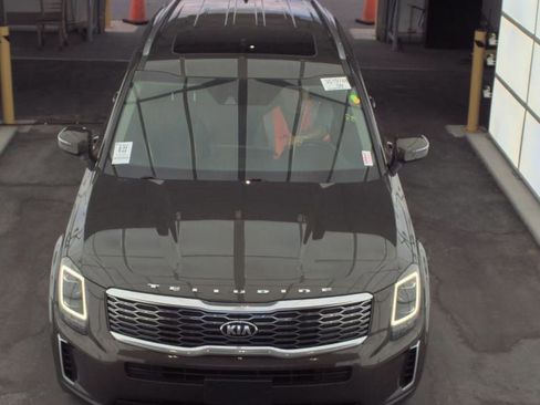 Used 2020 Kia Telluride S w/ S 8 Passenger Seating Package AWD/4WD image 2