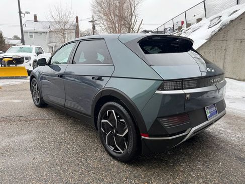 Used 2024 Hyundai Ioniq 5 SE image 3