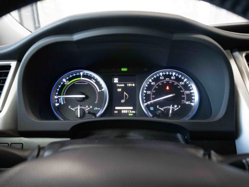 Used 2019 Toyota Highlander Limited image 16