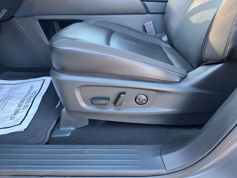 Used 2025 Nissan Pathfinder SL image 18