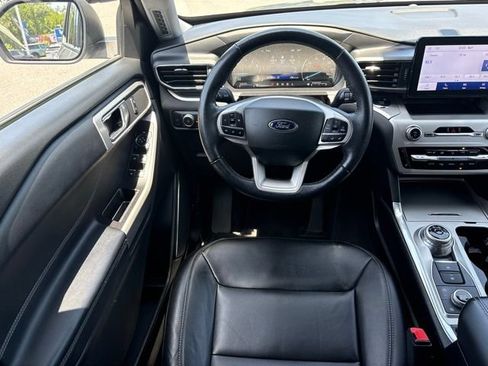 Used 2022 Ford Explorer XLT w/ Equipment Group 202A AWD/4WD image 13