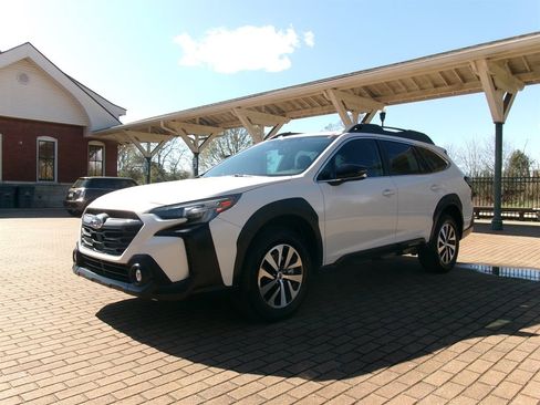 Used 2023 Subaru Outback Premium image 1