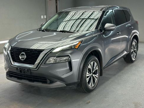 Used 2021 Nissan Rogue SV FWD image 3