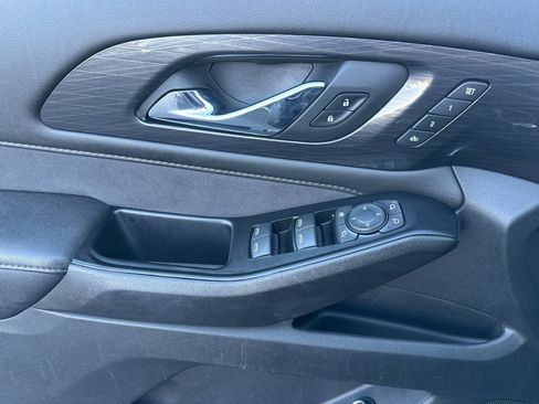 Used 2022 Chevrolet Traverse High Country image 12