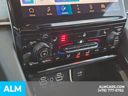 Used 2024 Jeep Grand Cherokee Limited image 23