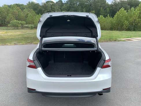 Used 2018 Toyota Camry image 9