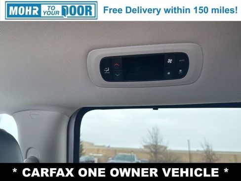 Used 2023 Chrysler Pacifica Touring-L image 31