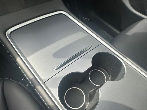 Used 2023 Tesla Model Y 2WD image 26