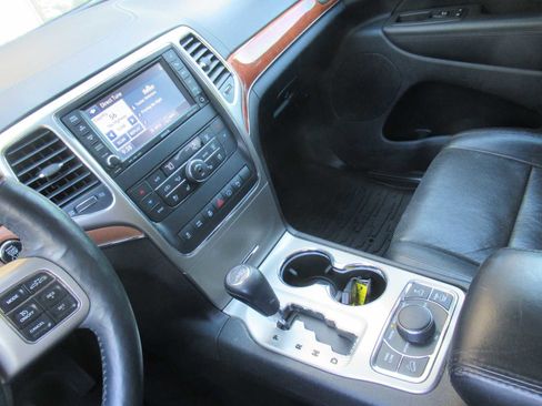 Used 2013 Jeep Grand Cherokee Overland w/ Advance Technology Group image 30