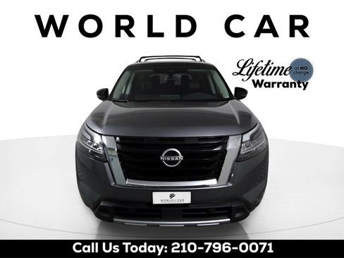 Used 2024 Nissan Pathfinder SL image 2