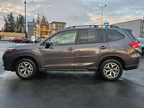 Used 2024 Subaru Forester Premium image 2