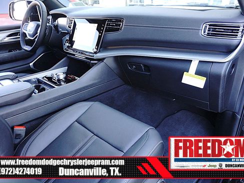 New 2025 Jeep Wagoneer L Series II image 12