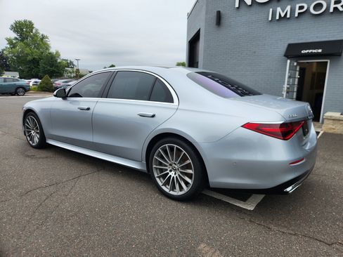 Used 2022 Mercedes-Benz S 500 4MATIC w/ AMG Line Package image 6