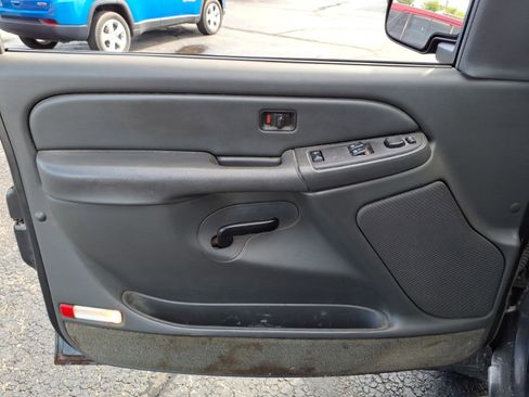Used 2004 Chevrolet Silverado 2500 W/T AWD/4WD image 14