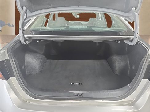 Used 2024 Nissan Altima 2.5 SV image 16
