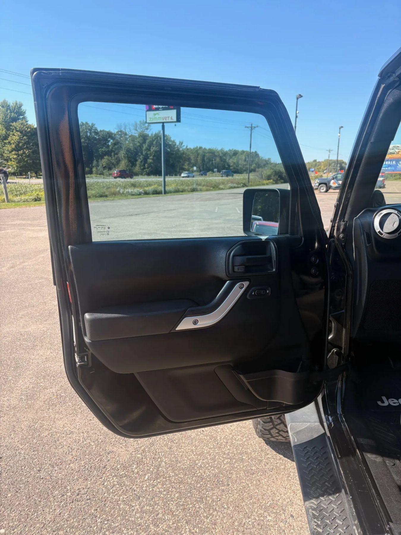 Used 2013 Jeep Wrangler Unlimited Sahara AWD/4WD image 10