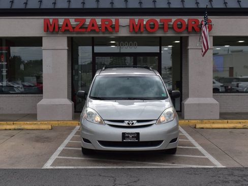 Used 2010 Toyota Sienna CE FWD image 10