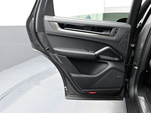 New 2026 Porsche Cayenne GTS image 12