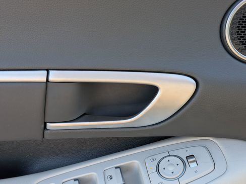 Used 2025 Hyundai Sonata SEL FWD image 12