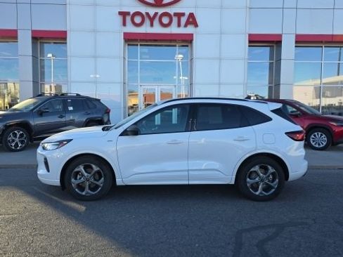 Used 2023 Ford Escape ST-Line image 2