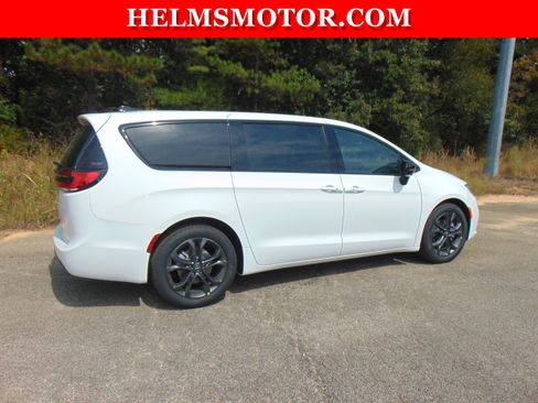 New 2026 Chrysler Pacifica Select image 14